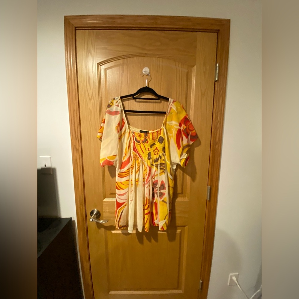 Unique Spectrum Women’s Plus Size 1X Blouse